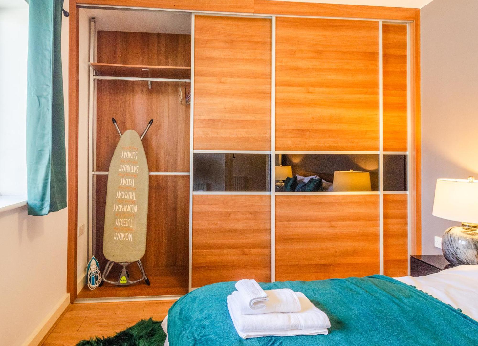The Viewpoint - Modern Big 2 Bed Flat - Ideal For Longer & Business Travel * London